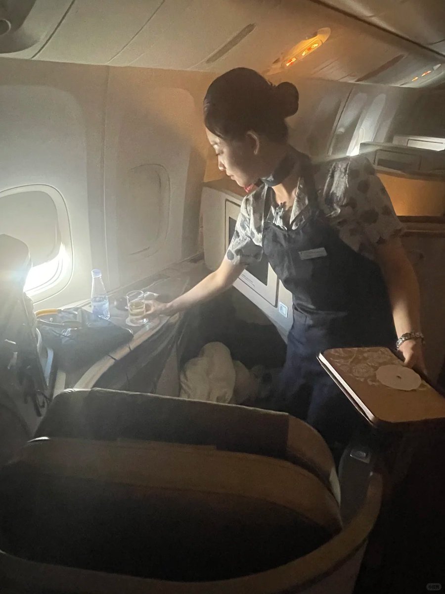 China Eastern Airlines MU590 San Francisco-Shanghai complete crew