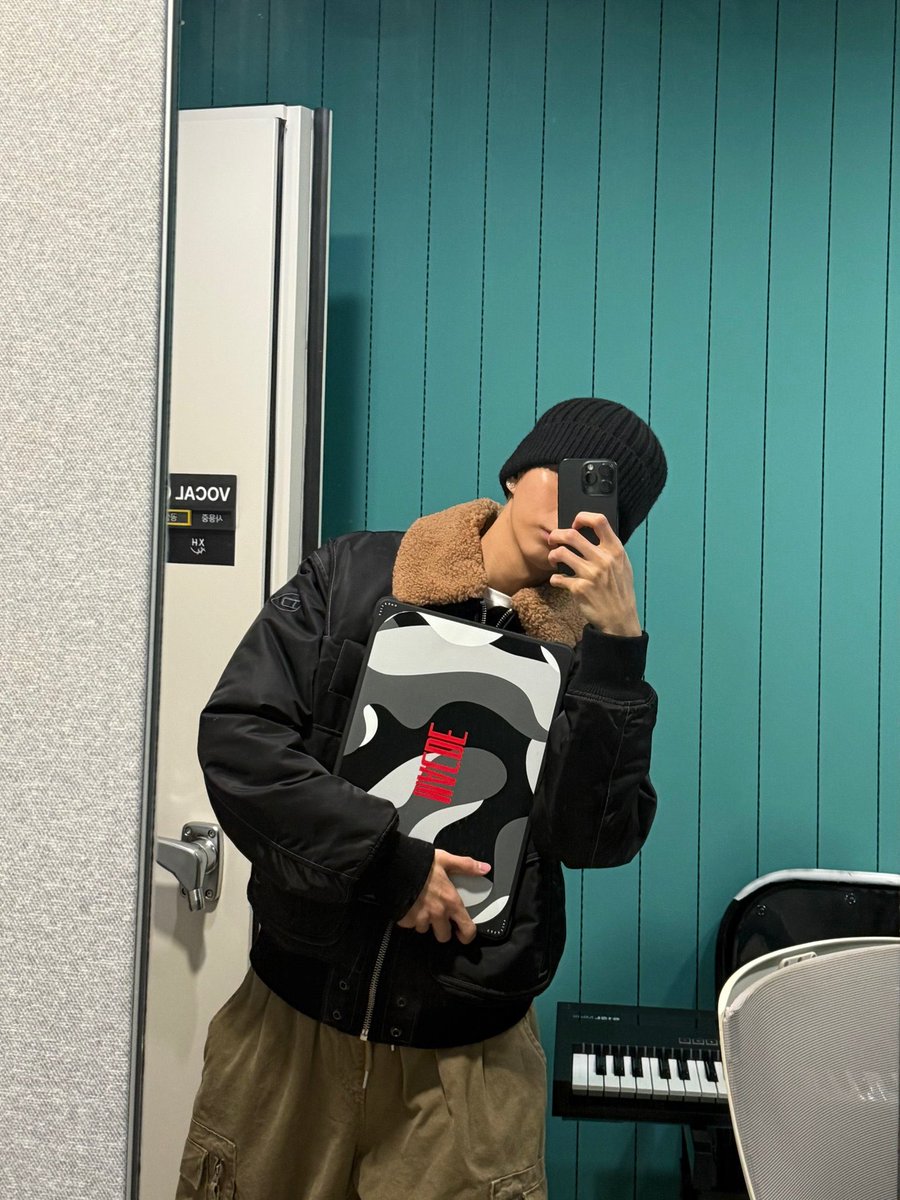 18.11.25 | 🦊📲📸🫧 | 13:18 KST 🦊tenham um bom dia 💜