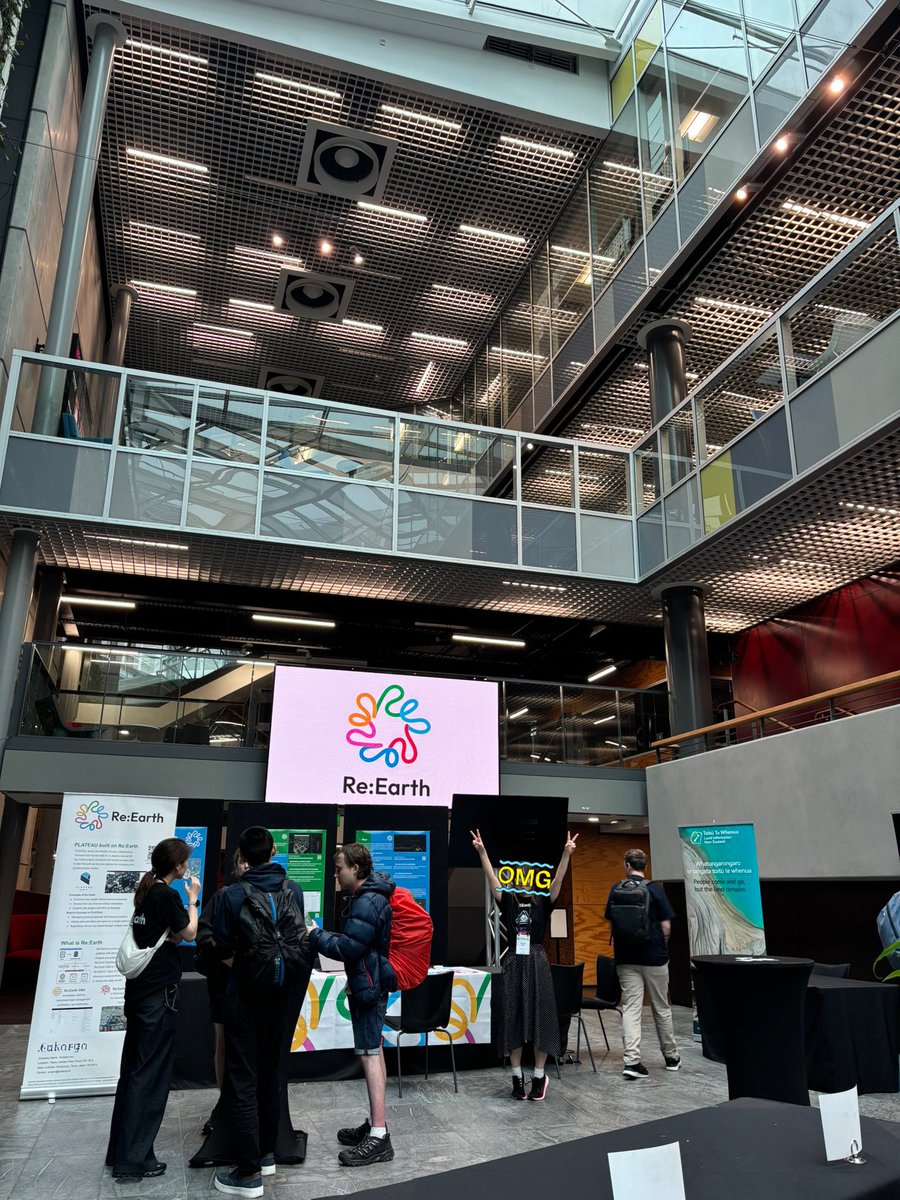 asahina820's tweet image. We are Platinum sponsor at FOSS4G Auckland🇳🇿
I enjoyed workshop sessions🧑‍🏫
#foss4g