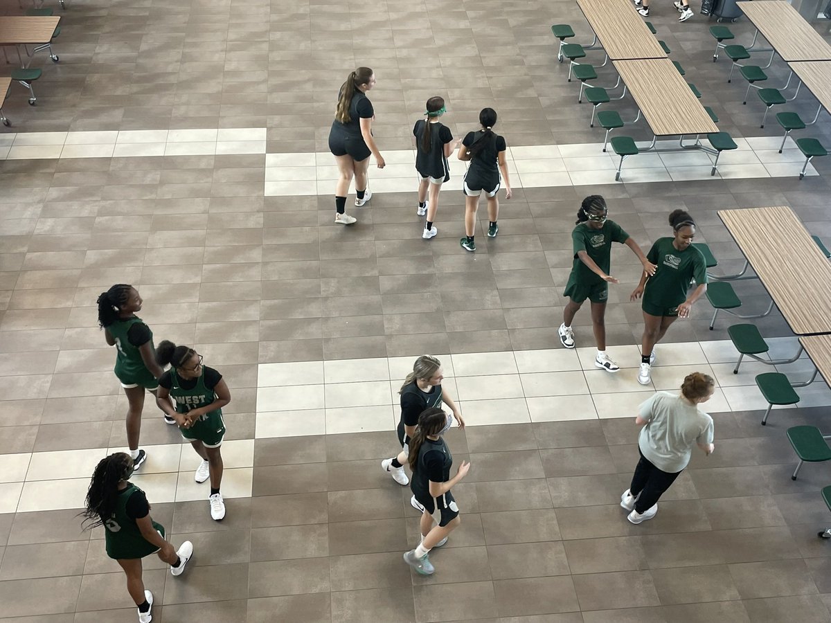 Some team building fun today with the Gators!🏀