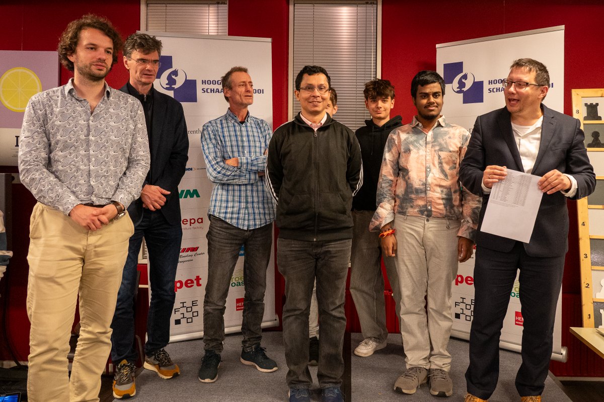 ChessbaseIndia's tweet image. Abdimalik Abdisalimov wins Hoogeveen Open 2025, Sandipan Chanda second and Harikrishnan third

Top 3
🥇GM Abdimalik Abdisalimov🇺🇿 7.5/9
🥈GM Sandipan Chanda🇮🇳 7/9
🥉GM @Harikrishchess🇮🇳 6.5/9

📷De Pion / Hoogeveen Open

#Chess #ChessBaseIndia #Hoogeveen #Netherlands #India