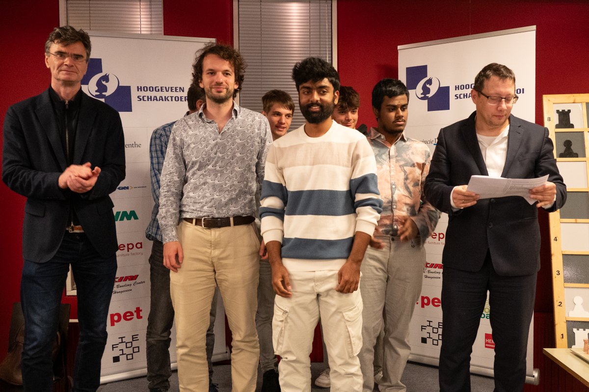 ChessbaseIndia's tweet image. Abdimalik Abdisalimov wins Hoogeveen Open 2025, Sandipan Chanda second and Harikrishnan third

Top 3
🥇GM Abdimalik Abdisalimov🇺🇿 7.5/9
🥈GM Sandipan Chanda🇮🇳 7/9
🥉GM @Harikrishchess🇮🇳 6.5/9

📷De Pion / Hoogeveen Open

#Chess #ChessBaseIndia #Hoogeveen #Netherlands #India