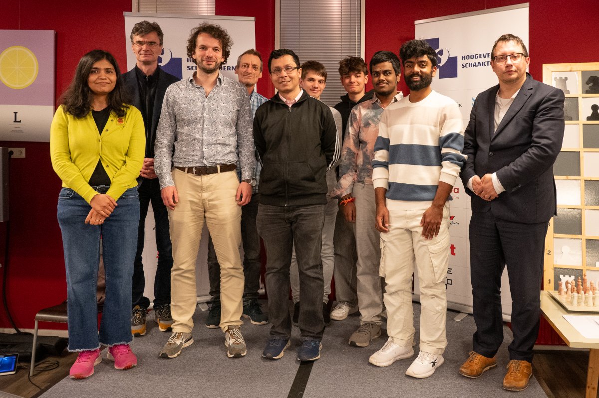 ChessbaseIndia's tweet image. Abdimalik Abdisalimov wins Hoogeveen Open 2025, Sandipan Chanda second and Harikrishnan third

Top 3
🥇GM Abdimalik Abdisalimov🇺🇿 7.5/9
🥈GM Sandipan Chanda🇮🇳 7/9
🥉GM @Harikrishchess🇮🇳 6.5/9

📷De Pion / Hoogeveen Open

#Chess #ChessBaseIndia #Hoogeveen #Netherlands #India