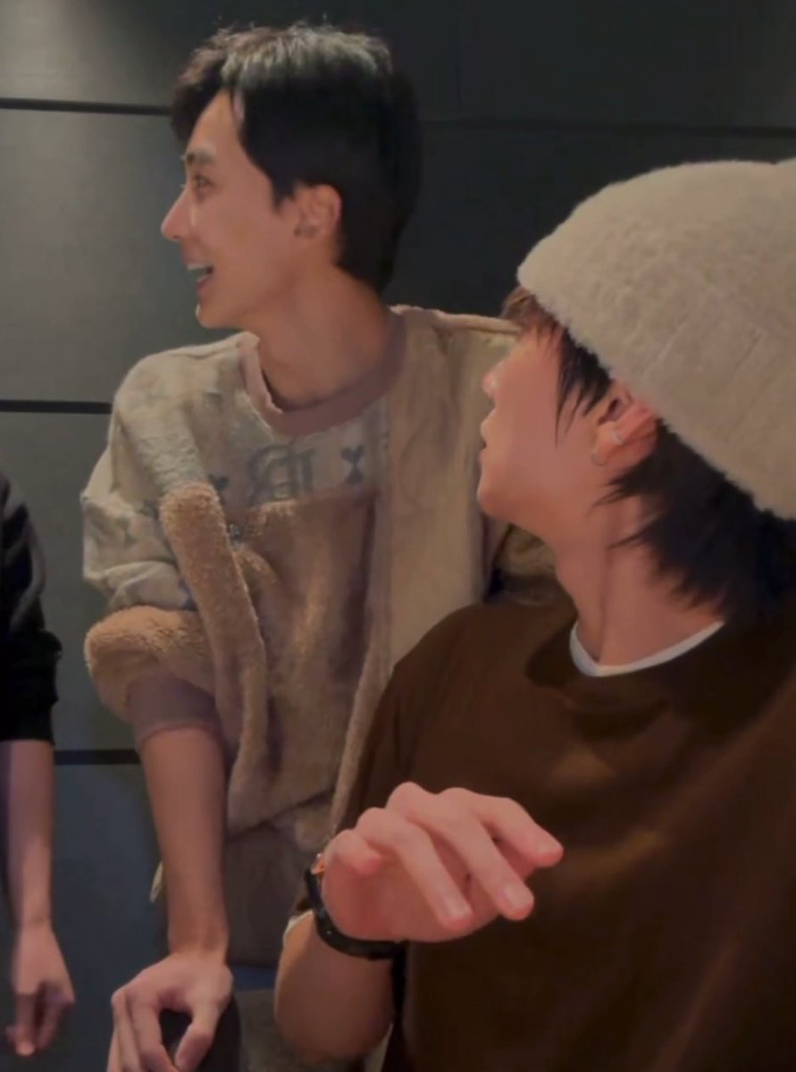 red__index's tweet image. 사빠남 견디기 힘들다
내가 앞에 있다는 걸 잊은채
뒤만 돌아보는 남자 힘들다