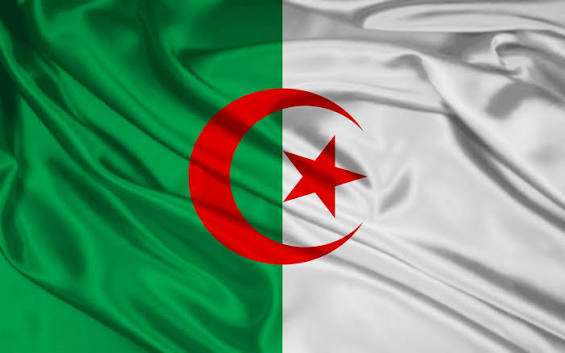 من يلوم #الجزائر 🇩🇿 أو يخونها كونها صوتت بالقبول على مشروع قرار أمريكي بخصوص #غزة لن يكون سوى أحمق و منافق يجيد "إزدواجية المعايير" ، فهي لم تكن ضمن الوسطاء ولا ضمن المفاوضين ولم يناديها أحد للحضور و لم تنتظر أي دعوة اصلاً ، بطبيعة الحال لن نرفض ما قبلتم به أنتم أثناء المفاوضات .