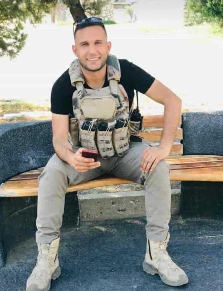 Diyarbakır'da Görev Yaparken Şehit Olan J.Uzm Çvş. Cumhur TOKUŞ’u Sene-i Devriyesinde Rahmetle Anıyoruz. 

Aziz Ruhun Şad Olsun