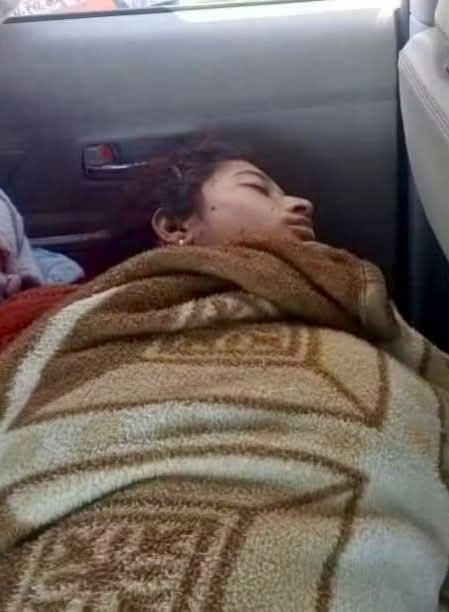 askbhupi's tweet image. टिहरी जिले के भिल्लंगना विकासखण्ड की एक और गर्भवती की आज रेफर किए जाने के बाद रास्ते में मौत हो गई। श्रीकोट गांव निकट चमियाला की नीतू पंवार पत्नी दीपक पंवार उम्र 24 को आज सुबह बेलेश्वर अस्पताल से हायर सेंटर रेफर किया गया था। इस अस्पताल में पद स्वीकृत होने के बावजूद कोई स्त्री रोग…