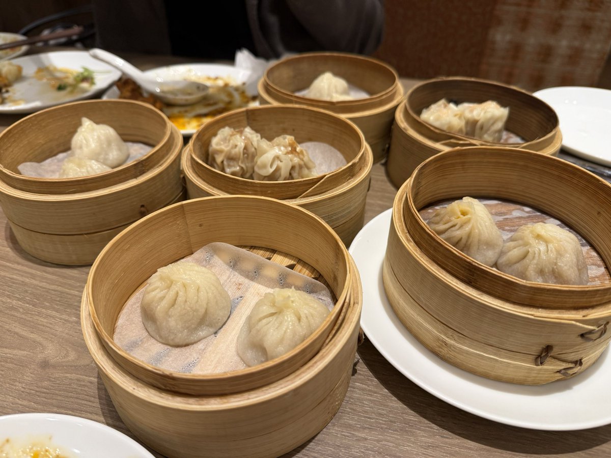 amiraspberry525's tweet image. 映画を見る前に大暴食