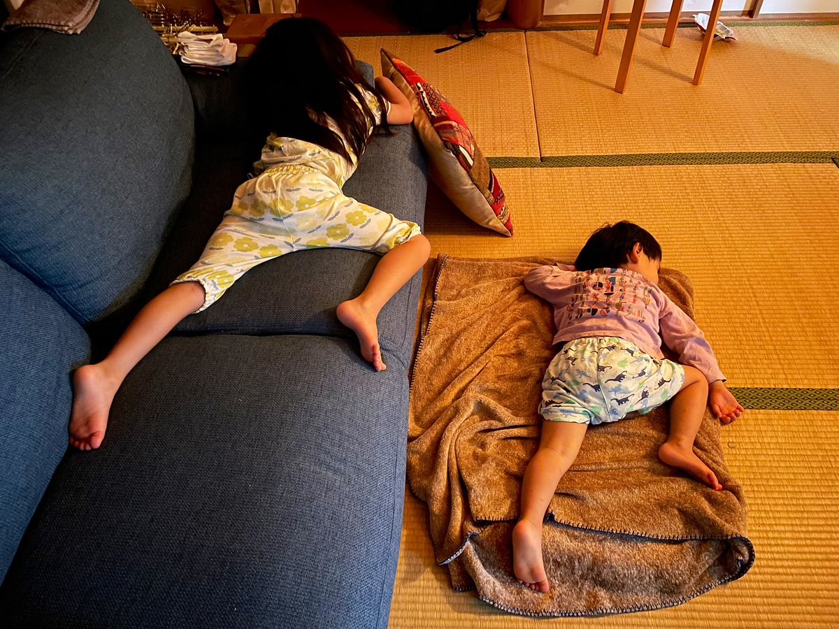 今日は昨年から準備中の次の事業について、子供たちに正式にお知らせ。

弟はまだ分かってないけど、小1の娘はとても喜んでくれて素直に嬉しかった。

その分頑張らなきゃな。やるぞー。
まずは来年の5/10。絶対に成功させる。