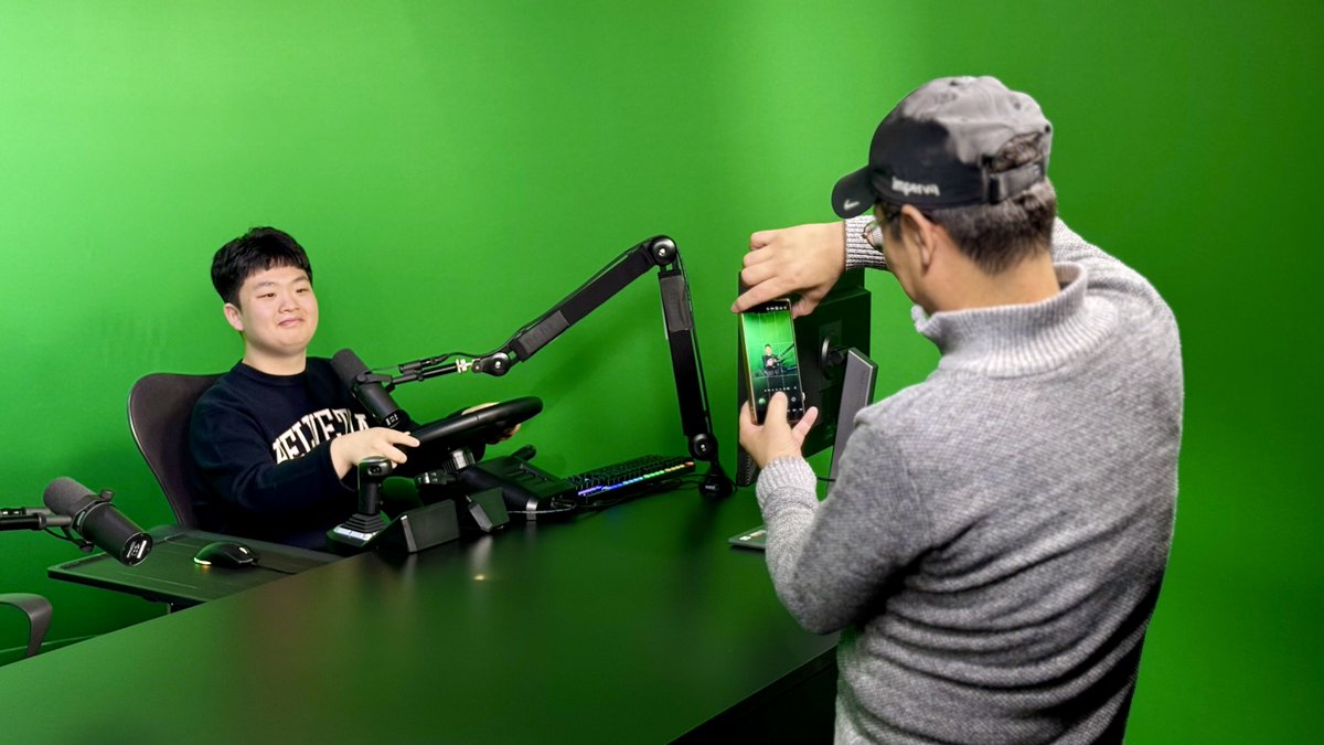 SCSsoftware's tweet image. What a day! 🎉 Fans from all over the world, even as far as South Korea, joined us for our third SCS Fan Day 🌎

The afternoon included a full studio tour, a behind the scenes look at some of our projects, a ride in our 4D Motion Simulator, chats with our teams and our CEO Pavel…