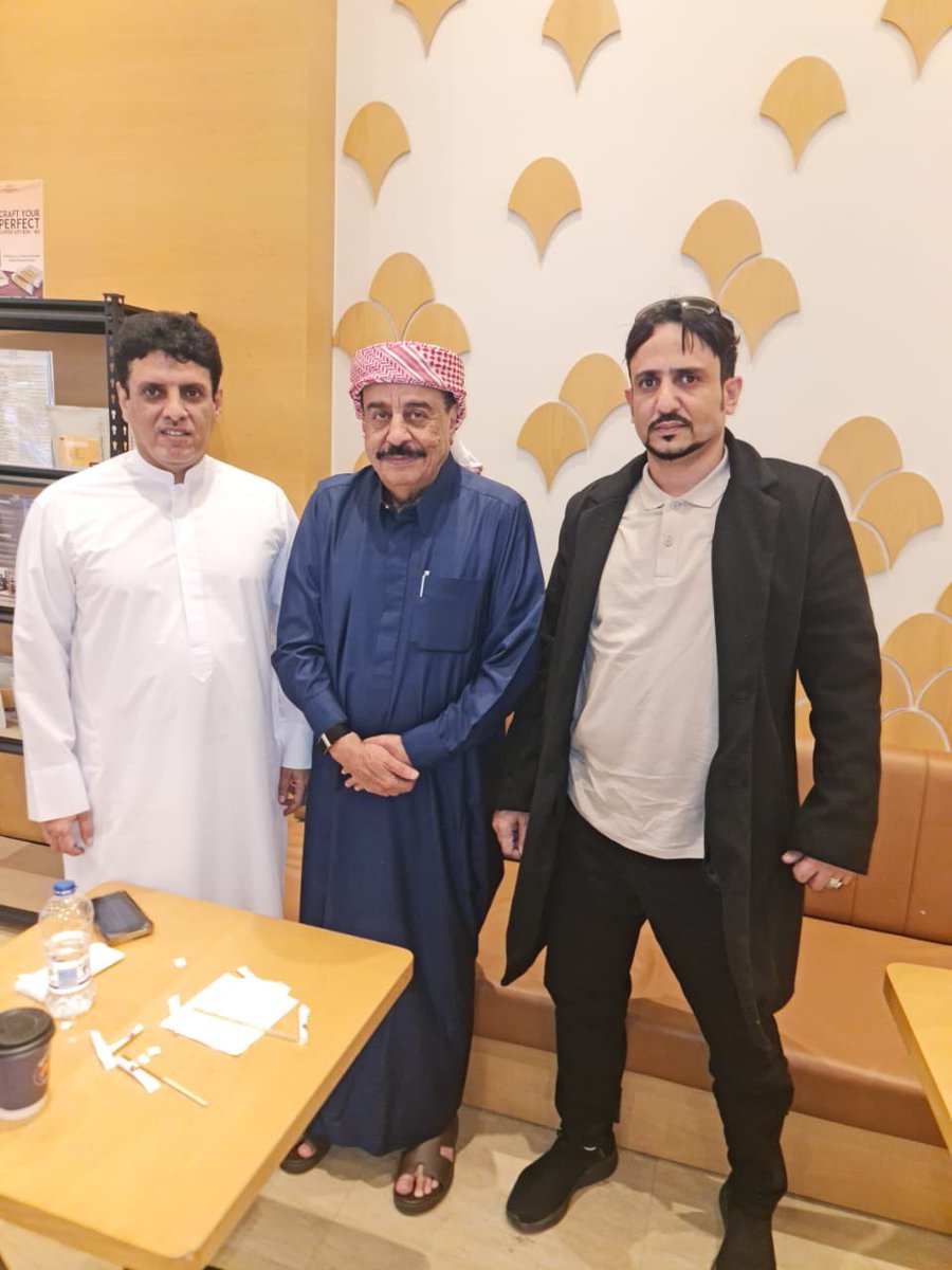 اللواء بن بريك يلتقي باكريت والسعيدي وسط تأكيدات على دوره المحوري في مواجهة تحديات المرحلة. 

التقى اللواء الركن أحمد سعيد بن بريك، نائب رئيس المجلس الانتقالي الجنوبي، في مقر إقامته بأبو ظبي يوم أمس الاثنين، الشيخ راجح باكريت عضو هيئة رئاسة المجلس ومحافظ المهرة السابق، والعميد