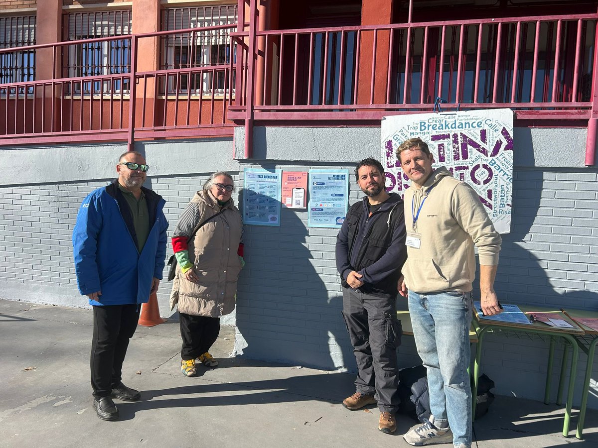 PADJoven_'s tweet photo. Esta mañana el EQUIPO PAD LATINA ha estado en el Punto J formando sobre #BienestarDigital en el colegio San Juan García, junto con el CMSc Latina, Quédat Latina y la Educadora Social de Servicios Sociales.
👏🏼👏🏼👏🏼
#DesconectaYVive #JóvenesYBienestarDigital @JMDLatina https://t.co/x4G36M2kqi
