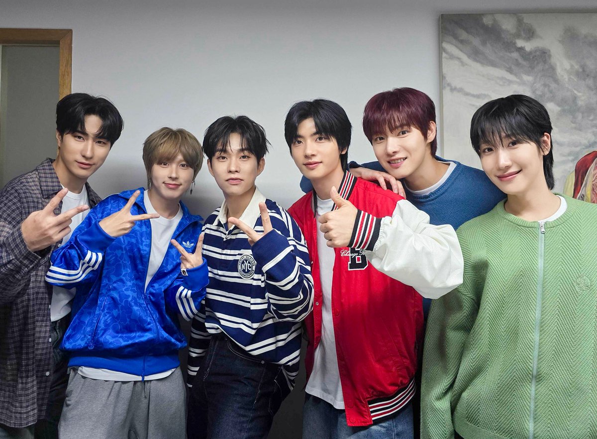 [#ONEWE]

부릉부릉 🚘💨

원하면(ONE) 우리가(WE) 데려다줄게! ദ്ദി ˉ͈̀꒳ˉ͈́ )✧

원위의 일방통행 다섯 번째 게스트
#루시 #최상엽 님과 함께 찰칵 📸💕

아니 근데 진짜 ‼️ 상엽 님 보고 있는데
연락하면 어떡해 💬୧(๑•̀ᗝ•́)૭

피곤한 화요일 저녁에도 🌌
눈앞에 상엽 님이 왁! 튀어나온다면 💥
