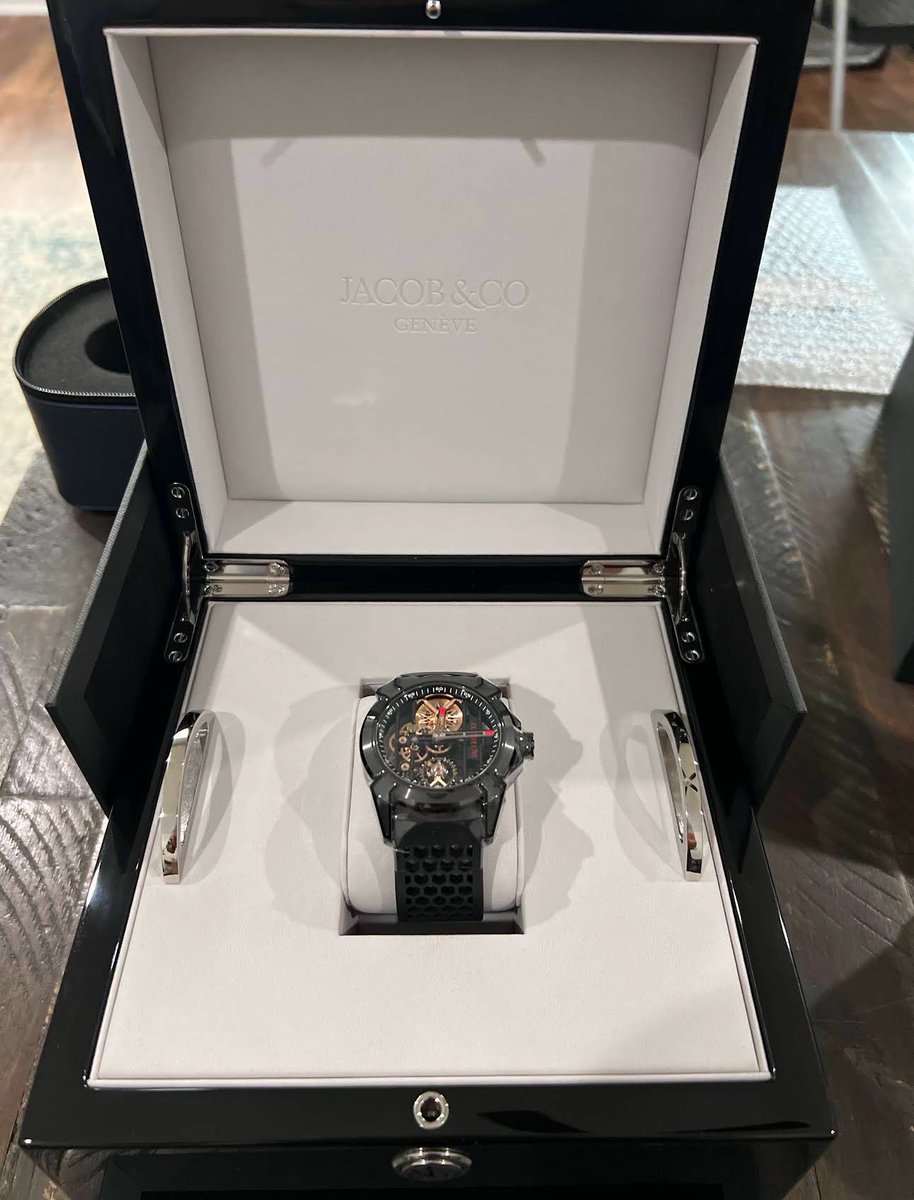 Turnwell2's tweet photo. Birthday gift well deserved from @_Jacobandco 🍀🎊🎉
Joining ranks of the likes of @wicknellchivayo https://t.co/o2fdazd8iD