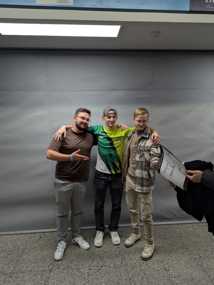 itsFluff_'s tweet photo. Bester Man @denn1sr6 war witzig https://t.co/8plPWrrCyA