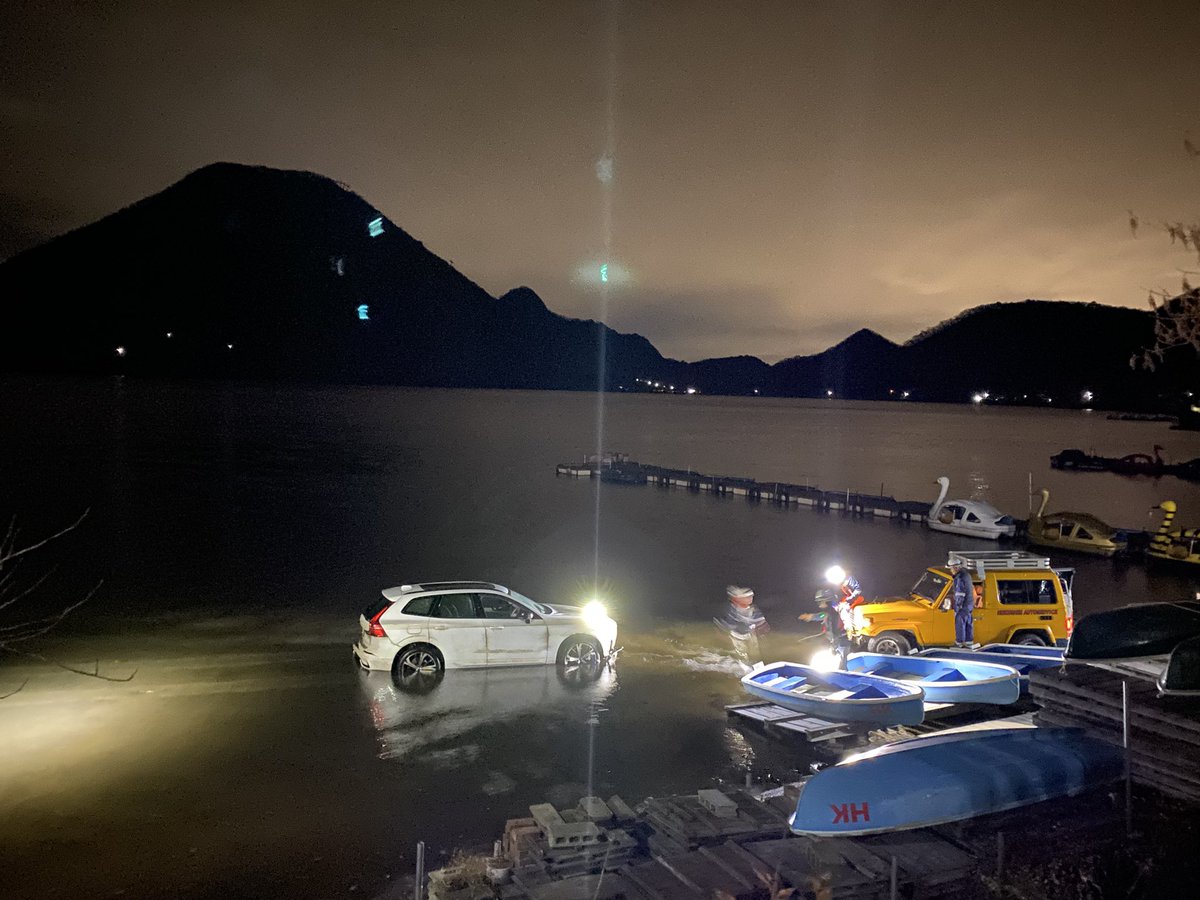夜の榛名湖でVOLVOの救出劇