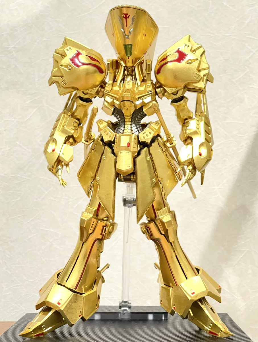 金箔工芸作品 黙って真正面をはる