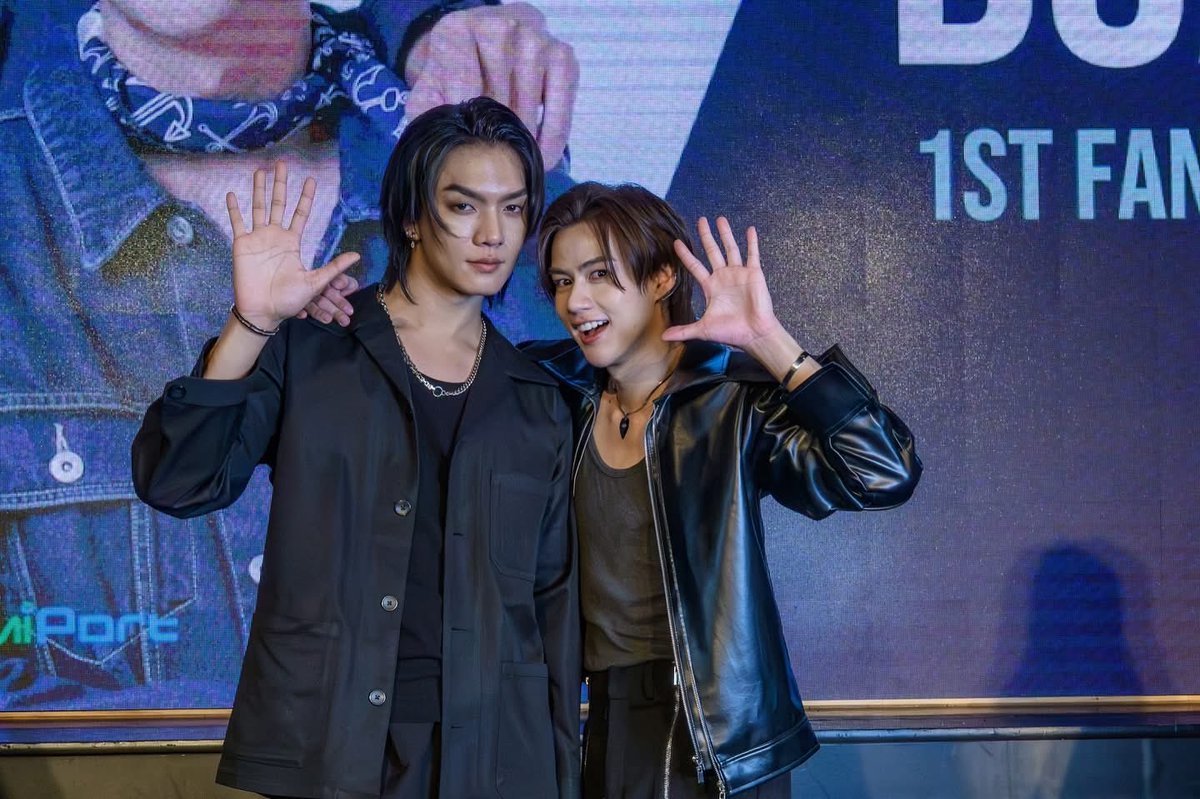 Boatoatofficial's tweet photo. เก็บภาพบรรยากาศงานแฟนมีตที่ไทเปมาฝากค้าบ🦦❤️🐰
@yong_yutt @oat_psk

Bstudio update✨️
#BoatOat1stFMinTaipei #BoatOat
#BoatYongyut #Oatpasakorn
#MyStubborn #bstudio https://t.co/mAeAUg4QN1