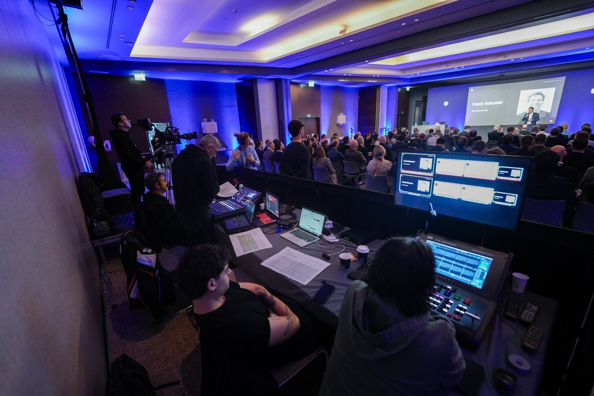 unity's tweet image. The Industry Summit @ #Unite2025 is in full swing! ⚙️✨
 
Partners like @MercedesBenz, @BMW, and @Philips showcase how real-time 3D powers digital twins, immersive training, and next-gen design.
 
#UnityIndustry #digitaltwin #BMW #Mercedes #Philips