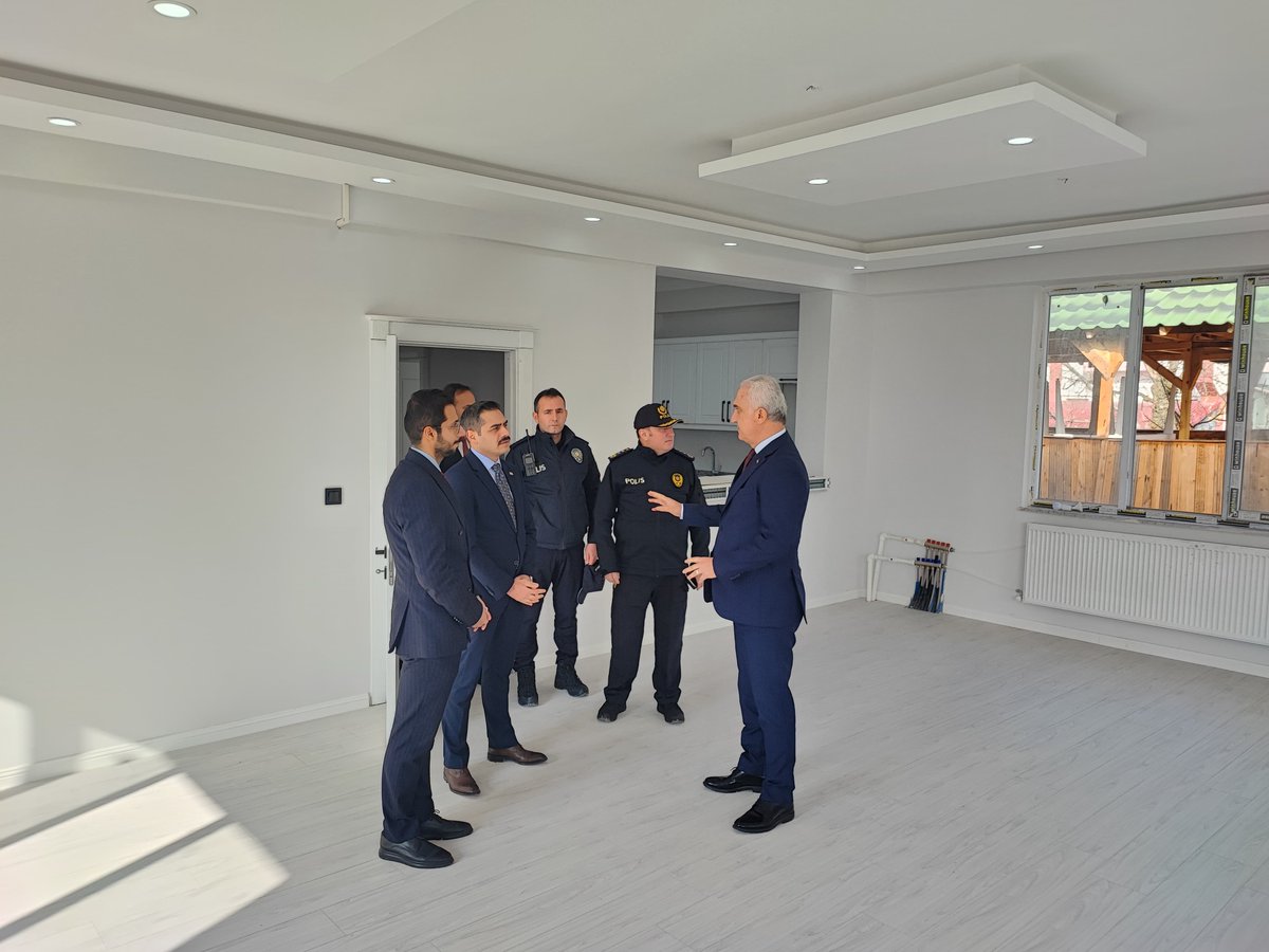 TCMusValiligi's tweet image. Valimiz Sayın @Valiavnicakir, inşaat çalışmaları tamamlanma aşamasında olan ve kısa süre içerisinde hizmete açılması planlanan Varto Müftülüğü Gençlik Merkezini ziyaret etti. 

Sayın Valimiz, yürütülen çalışmalar hakkında ilçe müftümüz Fatih Aslan&apos;dan bilgi aldı.#Muş

📍Varto