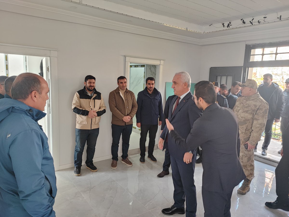 TCMusValiligi's tweet image. Valimiz Sayın @Valiavnicakir, inşaat çalışmaları tamamlanma aşamasında olan ve kısa süre içerisinde hizmete açılması planlanan Varto Müftülüğü Gençlik Merkezini ziyaret etti. 

Sayın Valimiz, yürütülen çalışmalar hakkında ilçe müftümüz Fatih Aslan&apos;dan bilgi aldı.#Muş

📍Varto