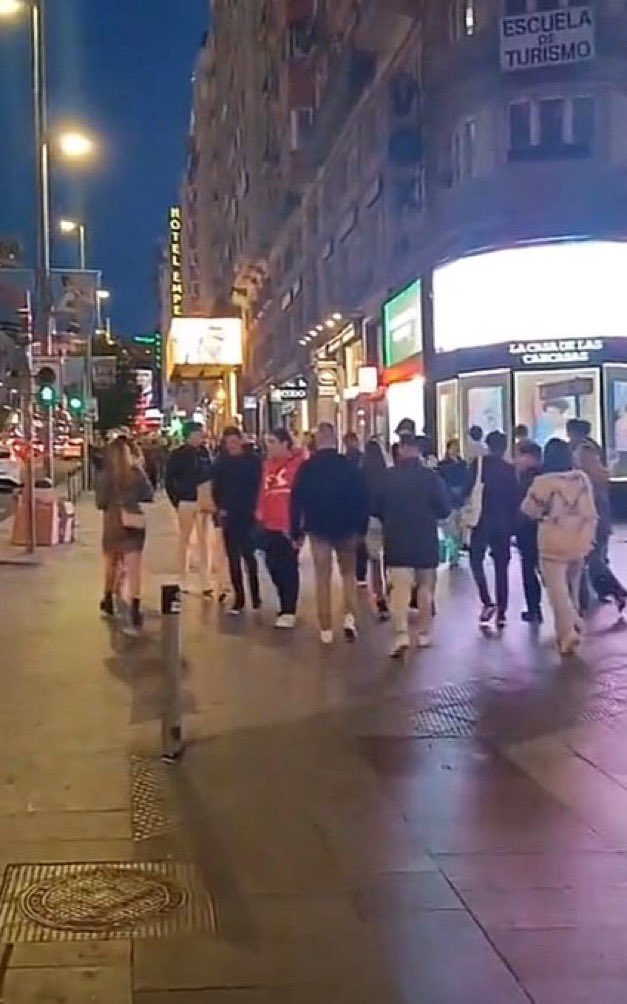 ⛔️طـرد سياح إماراتيين من مطعم مغربي فى اسبانيا وشجار استدعى تدخل الشرطة ‼️