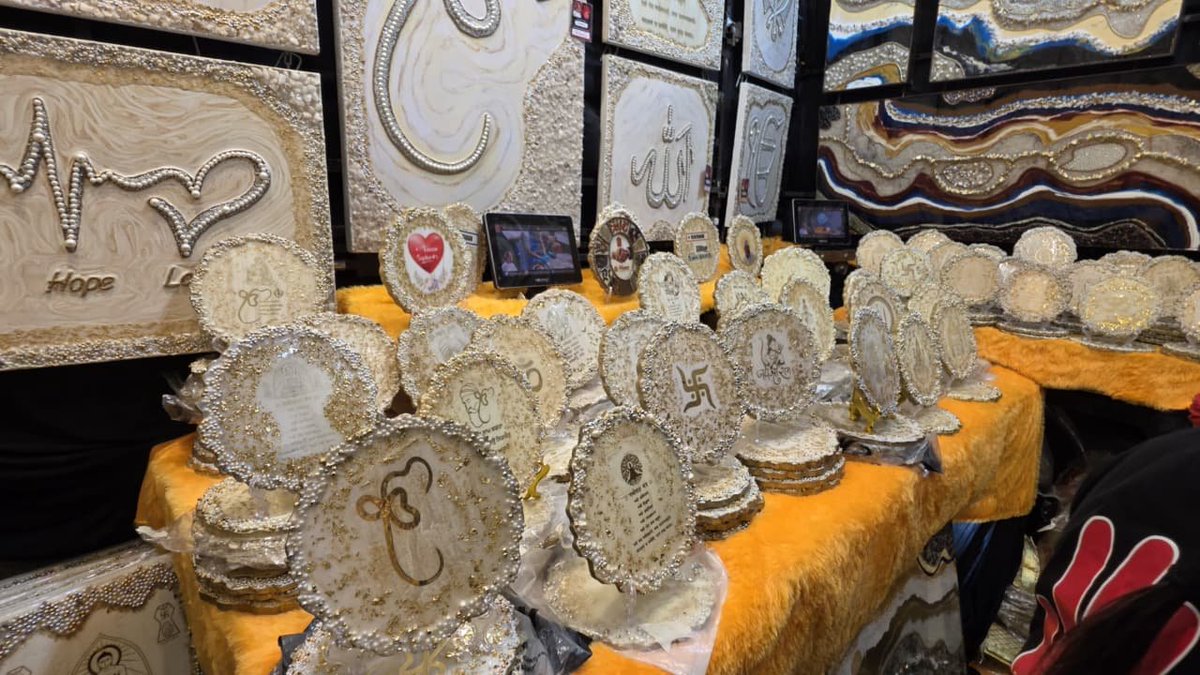 airnewsalerts's tweet photo. Vikas, a resin artist from Chandigarh, showcases his artwork at the ongoing 44th India International Trade Fair at Bharat Mandapam, New Delhi.

Speaking exclusively to #AkashvaniNews, he expresses gratitude and says he is overwhelmed by the response of visitors to his stall at #IITF2025.

He adds that #IITF serves as an excellent platform for artists like him.

@ITPODesk