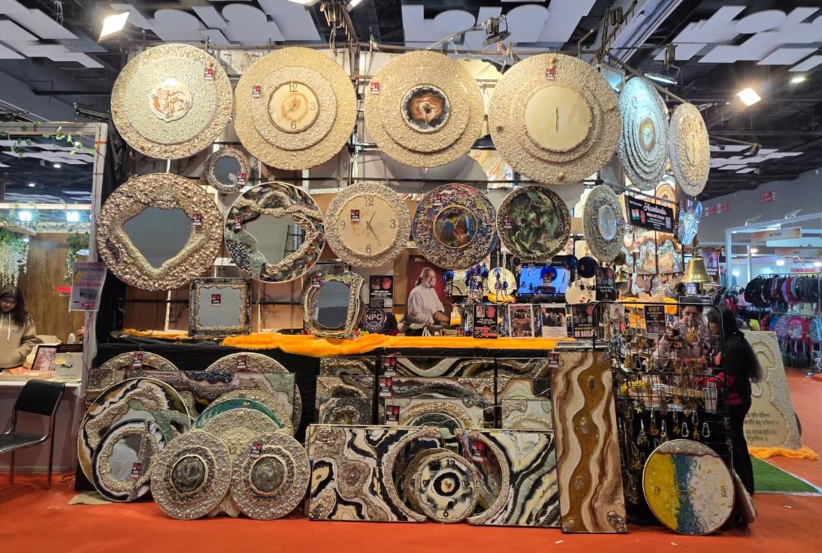 airnewsalerts's tweet photo. Vikas, a resin artist from Chandigarh, showcases his artwork at the ongoing 44th India International Trade Fair at Bharat Mandapam, New Delhi.

Speaking exclusively to #AkashvaniNews, he expresses gratitude and says he is overwhelmed by the response of visitors to his stall at #IITF2025.

He adds that #IITF serves as an excellent platform for artists like him.

@ITPODesk