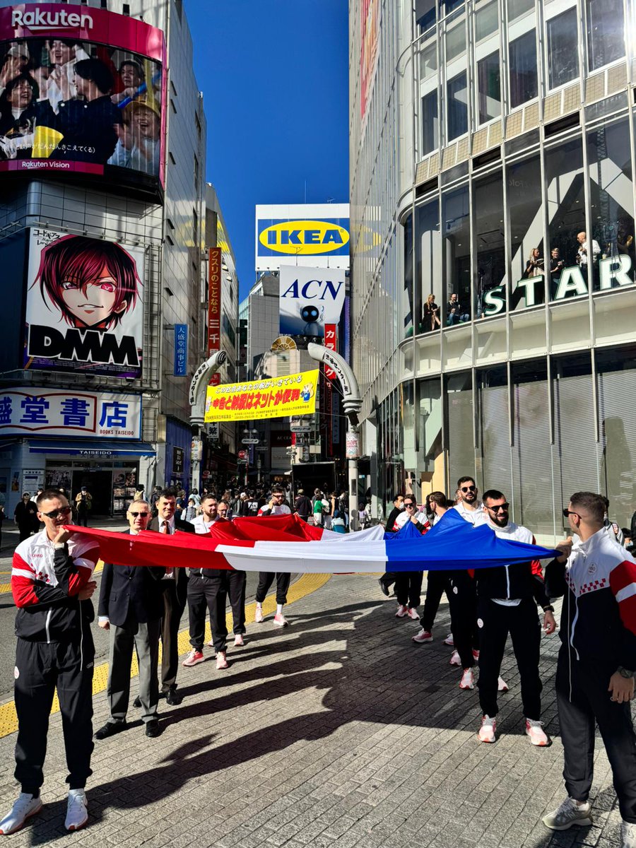 Today, Croatia commemorates the Remembrance Day for the victims of the Homeland War and the sacrifices of Vukovar and Škabrnja. We pay tribute by standing together with Croatian team at the Tokyo Deaflympics and flying the Croatian flag from the Vukovar Tower in the heart Tokyo.