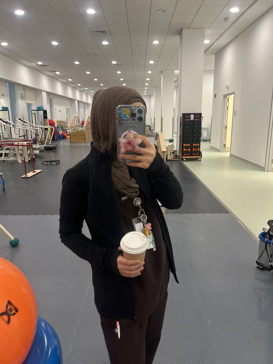 Another day with tiny patients 🤎👧