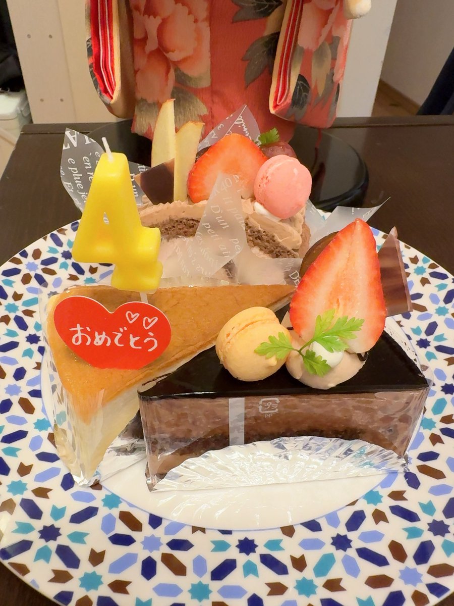 本日うちの五女・弔渼(ゆづみ)が四歳に成長しました🎂

最近四歳組と一緒に寝てると娘たちが重くなったのか俺の筋力が落ちたのか次の日、必ずと言って筋肉痛になってる…

日々娘たちも大きくなってるんやなって思うこの頃⸜(◍´˘`◍)⸝

弔渼(ゆづみ)誕生日おめでとう㊗️