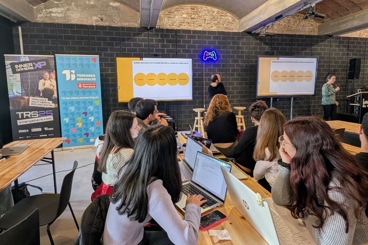 ajterrassa's tweet photo. 🕹️Ha començat avui l'#innerGAMERS XP #Terrassa amb la benvinguda institucional del tinent d'alcalde @joan_salvador1
Durant 3 dies professionals, estudiants i ciutadania exploren com els videojocs poden impulsar el benestar emocional i la inclusió social
@Trsempresa @trsinnovacio https://t.co/xybJQANvok
