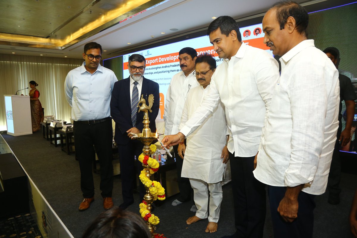 SMEForumIndia's tweet image. Andhra Pradesh Accelerates Global Trade: AP MSME Convention &amp;amp; RBSM 2025 Concludes with USD 18 Million in MoUs

The Andhra Pradesh MSME Export Development Convention &amp;amp; Reverse Buyer-Seller Meet 2025, organized by the India SME Forum (@SMEForumIndia) in partnership with the Andhra…