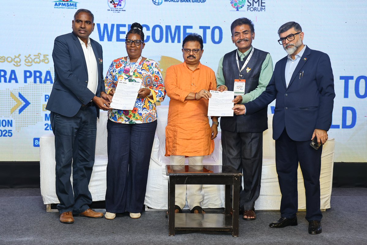 SMEForumIndia's tweet image. Andhra Pradesh Accelerates Global Trade: AP MSME Convention &amp;amp; RBSM 2025 Concludes with USD 18 Million in MoUs

The Andhra Pradesh MSME Export Development Convention &amp;amp; Reverse Buyer-Seller Meet 2025, organized by the India SME Forum (@SMEForumIndia) in partnership with the Andhra…