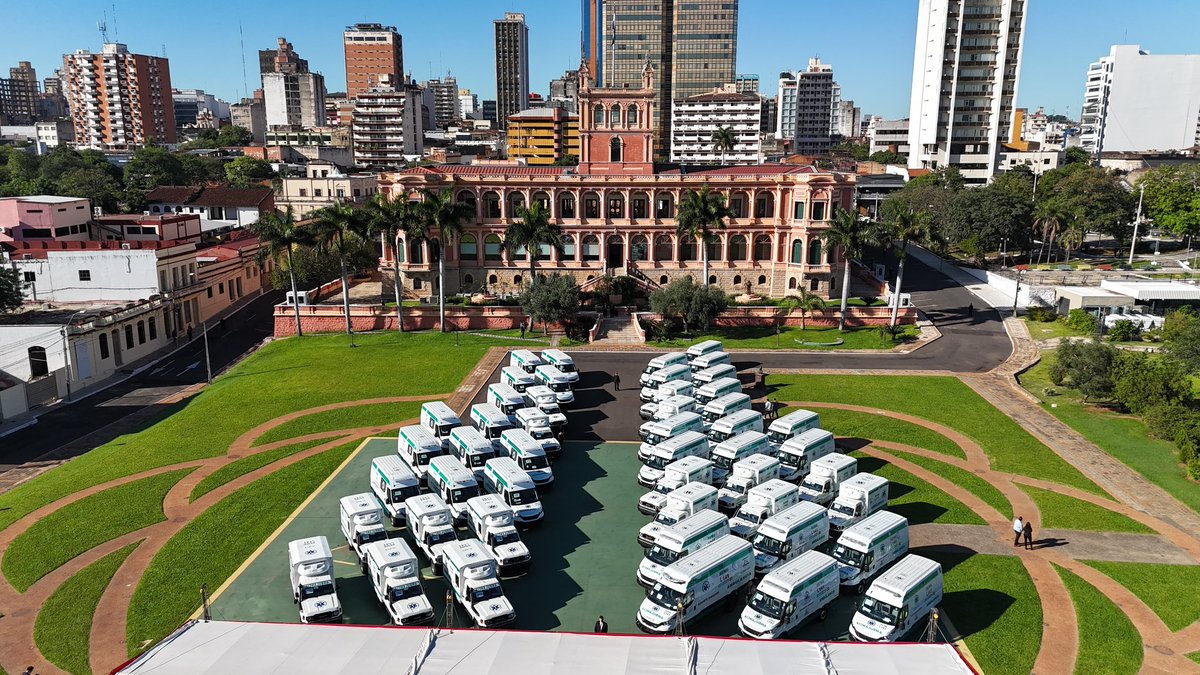 El vicepresidente <a href="/AllianaPedro/">Pedro Alliana</a>, participa en la explanada del Palacio de Gobierno del acto de entrega al Ministerio de Salud Pública de 48 nuevas ambulancias financiadas por la <a href="/itaipuparaguay/">ITAIPU Binacional Py</a>, a través de la fundación Tesai para fortalecer el sistema de traslado de pacientes