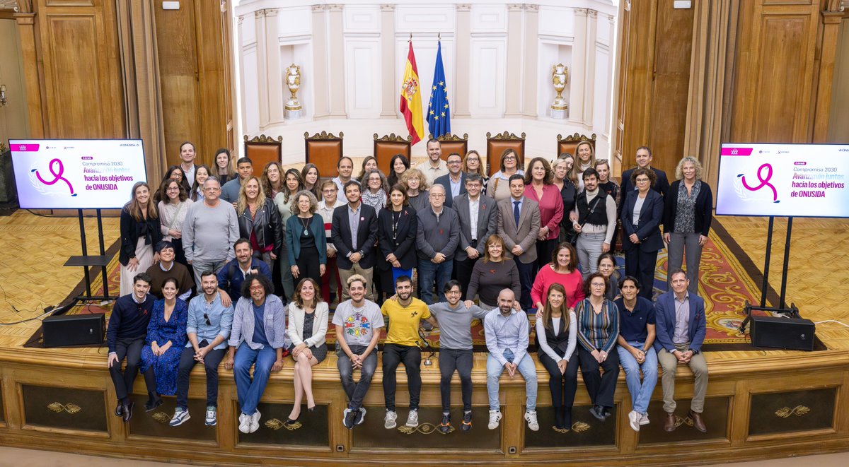 BcnVih's tweet photo. Gran setmana per al nostre equip d’infermeria! 💪
👥 Presents a l’INVIHFORUM per parlar sobre #Chemsex, al document ActHIVa Catalunya i a la jornada “Avanzando juntos hacia los objetivos de ONUSIDA”. Orgull de feina i compromís 🌈✨
#PVIH #Infermeria #VIH #CalidadVIHda #CLÍNIC https://t.co/YXgyc4ylYS