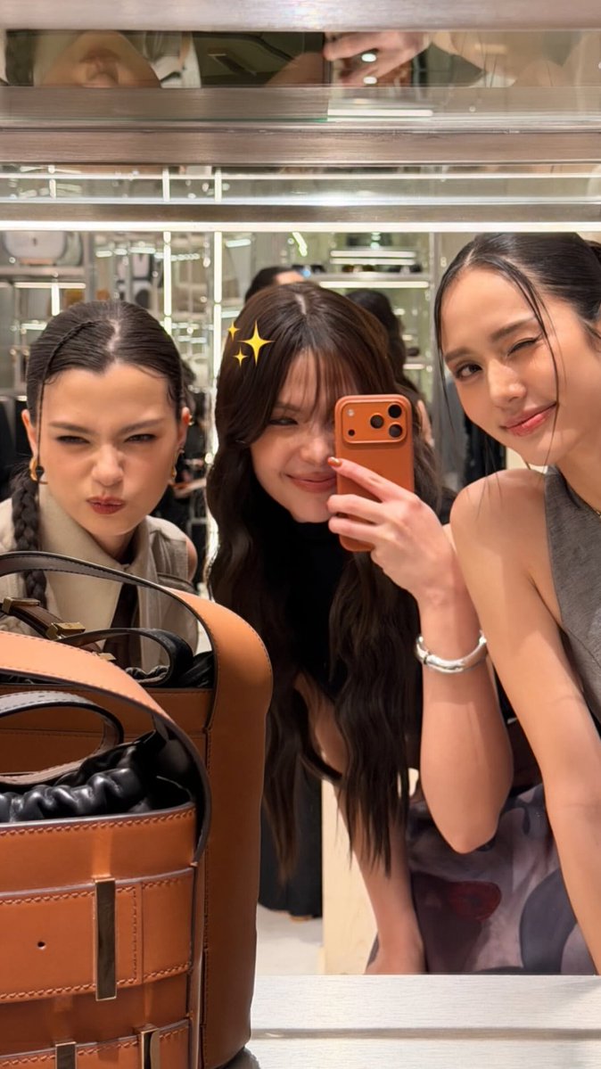 itsbecfreen_'s tweet image. becky&amp;amp;LMSY selfie ✨️

#beckysangels #LMSY