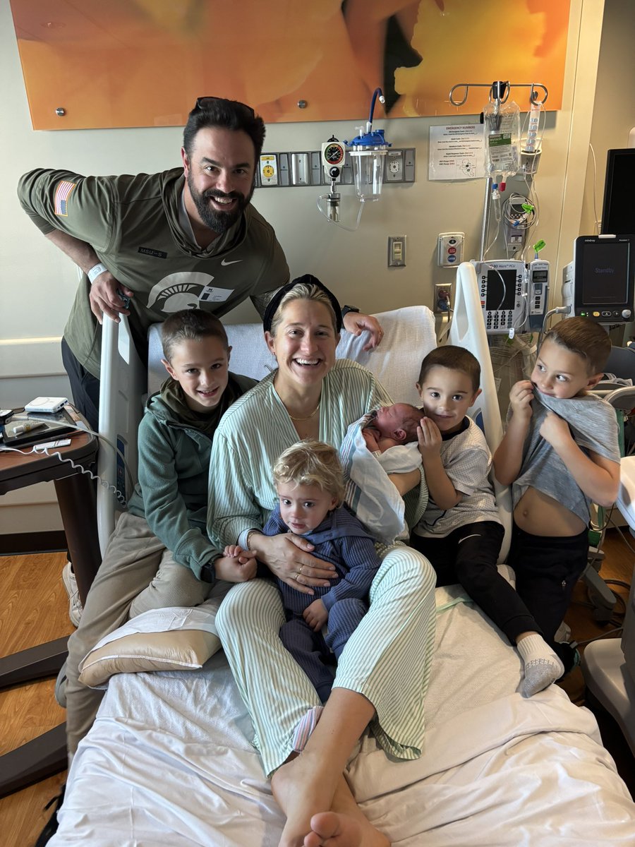 CoachWozniakTE's tweet photo. Welcome the newest Wozniak! Roman Cooper Wozniak, baby and mom are doing great! #FiveBoys #GoGreen #WozWarriors https://t.co/WjEpXhTcGN