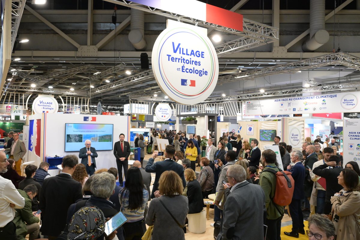 CeremaCom's tweet photo. #SMCL25 Le #Cerema, l'#IGN, l' #INRIA & #1spatial ont présenté les avancées du #JumeauNumérique de la France et de ses Territoires #JNFT, un projet structurant, porté par 14 acteurs, pour anticiper les effets climatiques, optimiser l’aménagement et améliorer la prise de décision. https://t.co/BGgFqiymA6