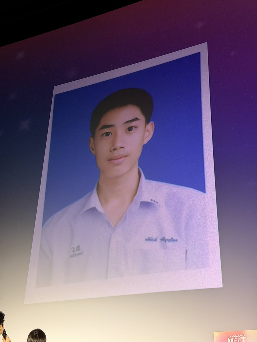 maybeitschu's tweet image. พี่วรรณกับพี่ว้อทอีฟหล่อง่า

TFO MEET AND READ 
#PraewMeetandReadXTleFirstone