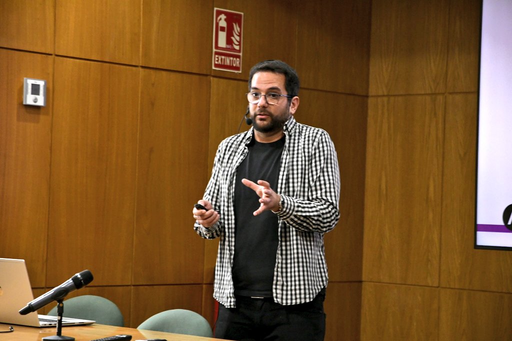 aeroespacialUPM's tweet image. Pedro Carlos Feijoo, profesor de @industrialesupm y miembro de @PRISMAciencia, explica cuál es la situación actual de personas LGBTIQA+ que trabajan en ciencia y tecnología y qué se puede hacer desde las instituciones.
@upmigualdad @La_UPM @rud_diversidad 
#somosUPM #ETSIAE