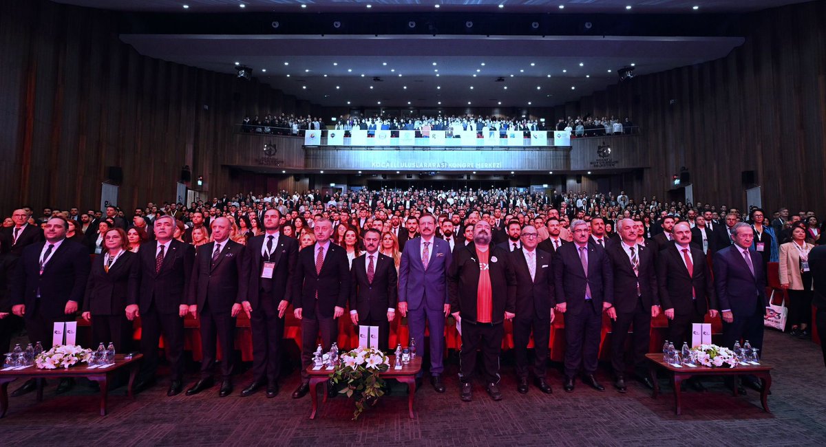RHisarciklioglu's tweet photo. 📍 Kocaeli

Geleceğin Gücü Girişimciler (g3) Zirvesi için Kocaeli’ndeyiz.

Ülkemizde girişimcilik kültürü ve girişimcilik ekosistemini güçlendirmek için düzenlediğimiz g3 Zirvesi kurumsallaştı.

🎯 Girişimcilik için göle çaldığımız maya tuttu! 

🚀 Bugün 18’inci etkinliği yapıyoruz.

Her etkinlikte Türkiye’nin girişimcilik ekosistemini bir araya getiriyoruz. Gençlerin şahit oldukları başarı hikayelerinin onlara ilham kaynağı olması bizleri mutlu ediyor. 

"Zekâ Çağında Üretimin Ekonomisi" temasıyla düzenlediğimiz g3 Forum Kocaeli Girişimcilik Zirvesi’nde girişimciler, yatırımcılar, mentorlar, sektör temsilcileri ve girişimci adaylarının katılımıyla üretim ve teknolojinin geleceğini konuşuyoruz.

@habitatdernegi, @GENTurkiye başta olmak üzere etkinliğe destek veren tüm paydaşlarımıza gönülden teşekkür ediyorum. 👏 

Türkiye, girişimcileri sayesinde küresel dönüşümü fırsata çevirecektir. 

Girişimcilik, Türkiye’nin değişen dünya ekonomisindeki istikametini doğru biçimde şekillendirecek en güçlü araçtır.