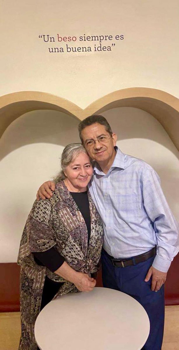 Un beso es renovación del amor, extiende la vida y la salud, y siempre será una deliciosa idea dentro del matrimonio. ❤️❤️
En esta última generación, las familias deben establecer su hogar basados en el amor ágape que proviene del Señor.