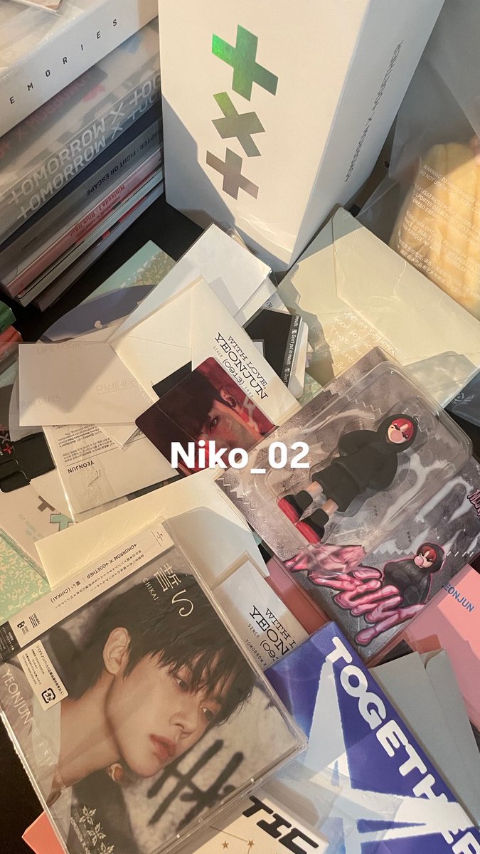 niko_02z's tweet photo. ปล่อยของสะสมค่า🙏🏻 ราคาน่ารัก เก็บเองทุกชิ้นบางอันมือ1  ใครสนใจเฟบๆไว้หน่อยได้ไหมคะจะมาทำเธรดรายละเอียดแต่ละชิ้นให้คั้บ #ตลาดนัดทีเร้ก #แผงลอยโมอา #ตลาดนัดTXT https://t.co/4HjWcywZUy