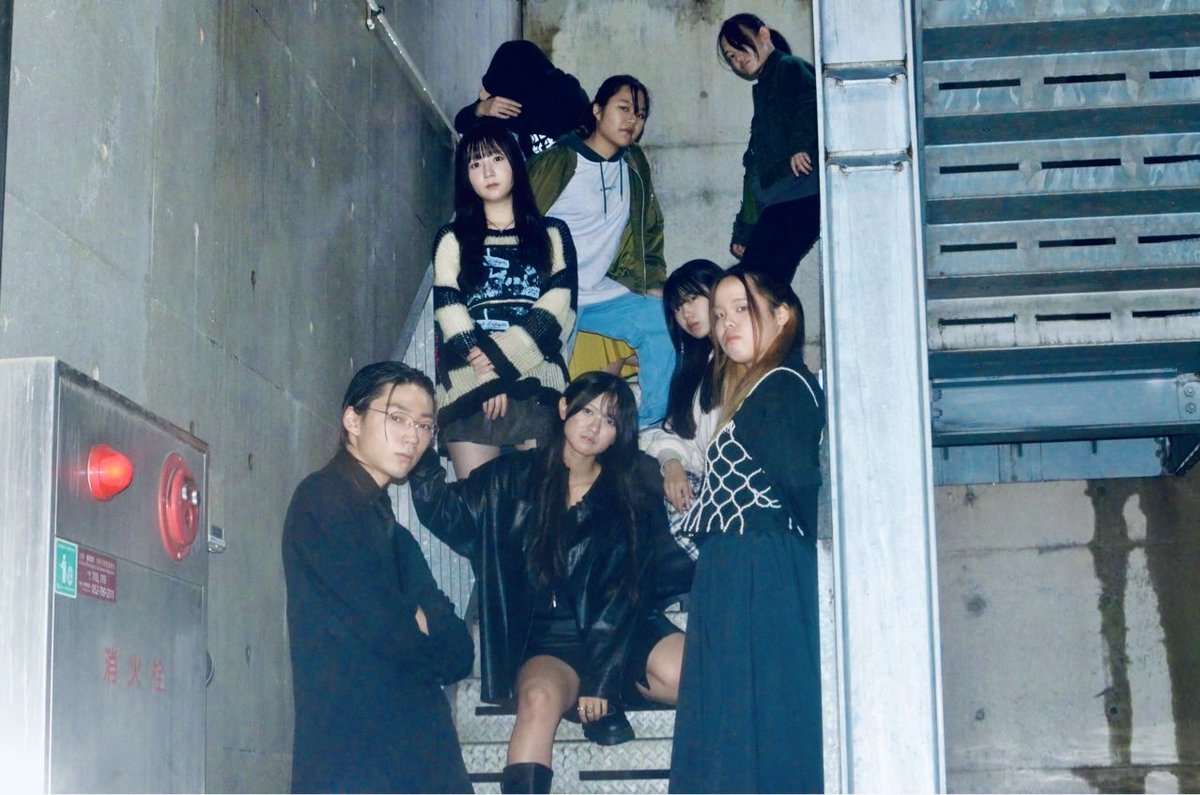 NU_Shinnsei's tweet image. 📻部署紹介/制作🪧

制作の紹介は短めに、予約管理や受付をしてます。
ここで宣伝美術さんの紹介を一つ。
本公演の投稿画像から、現地の立て看板やチケット等に至るまで、全て宣美＆補佐さんの手作りです。制作に半内包の部署として、連携してます✨
（制作チーフ:柳快叶）
 #劇団新生 #うかうかと新生