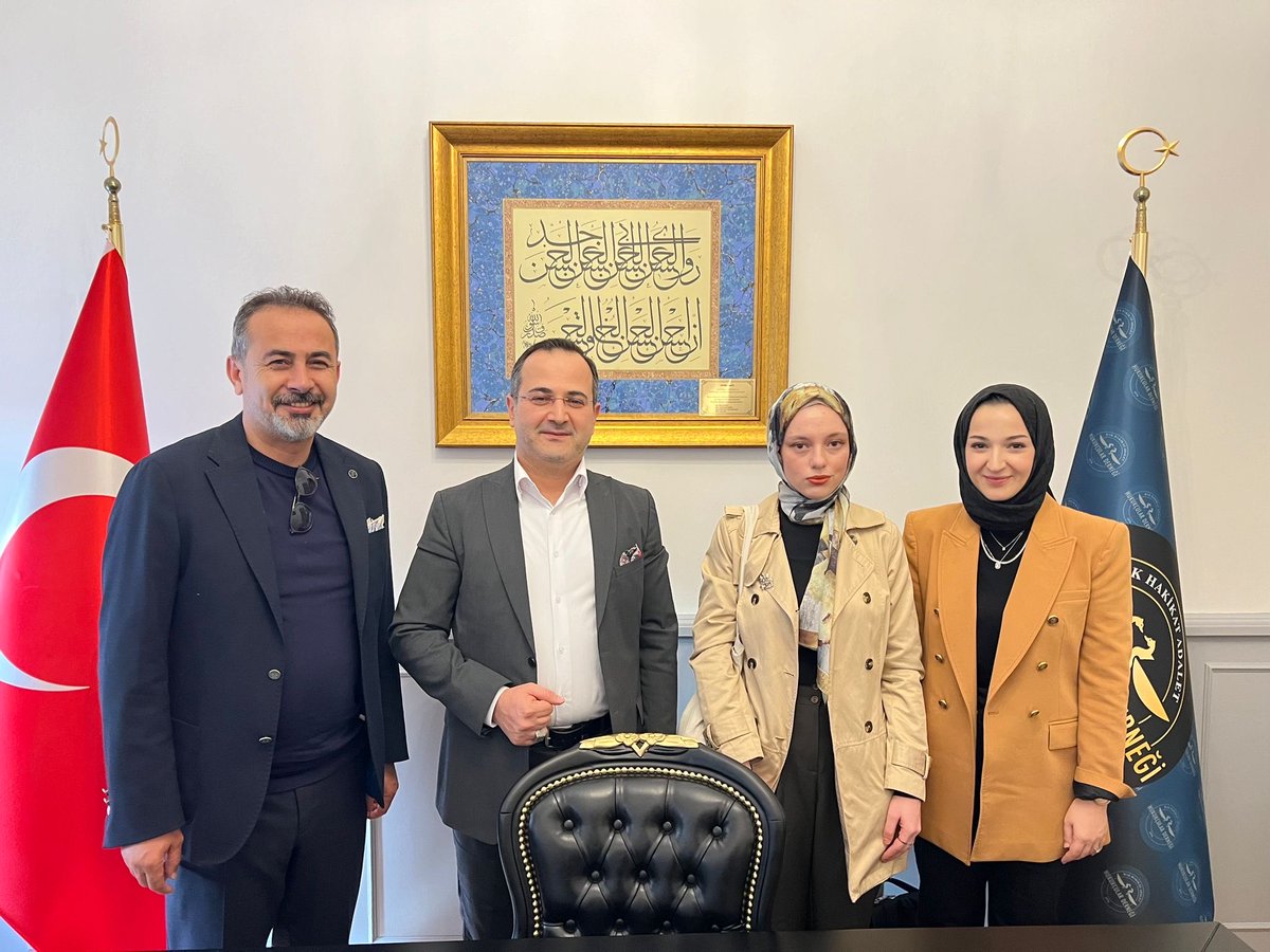 Hukukçular Derneği olarak, geleceğin hukukçuları olan kıymetli öğrenci arkadaşlarımızı dernek merkezimizde misafir etmekten her daim büyük memnuniyet duyuyoruz.

Ziyaretleriyle dernek merkezimize enerji ve heyecan katan tüm öğrenci arkadaşlarımıza teşekkür ediyor; hukuk