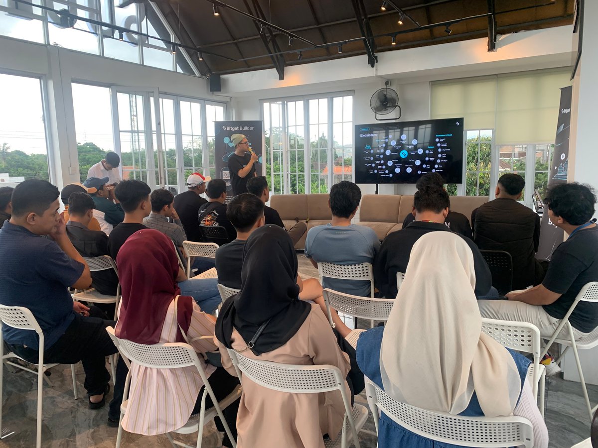BitgetID's tweet image. Boyolali asyik! 🤩

Sabtu kemarin kita seru-seruan bareng komunitas Web3 Boyolali yang di-host oleh #BitgetBuilder kita, @iqbullish. Ada 40 crypto ensthusiast yang hadir meramaikan event ini.

Selanjutnya kota mana nih yang harus dikunjungi #BitgetConnect? 🤔

#EventWithBitget