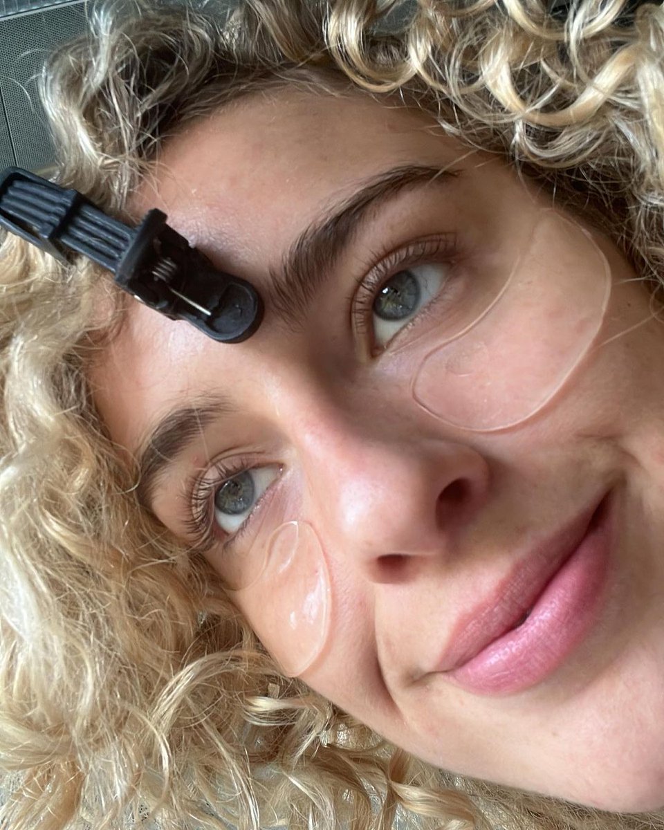 GuruchaithanyaK's tweet image. If glowing counts as productivity then I’m absolutely smashing it today. 💁‍♀️✨
#SkincareRoutine