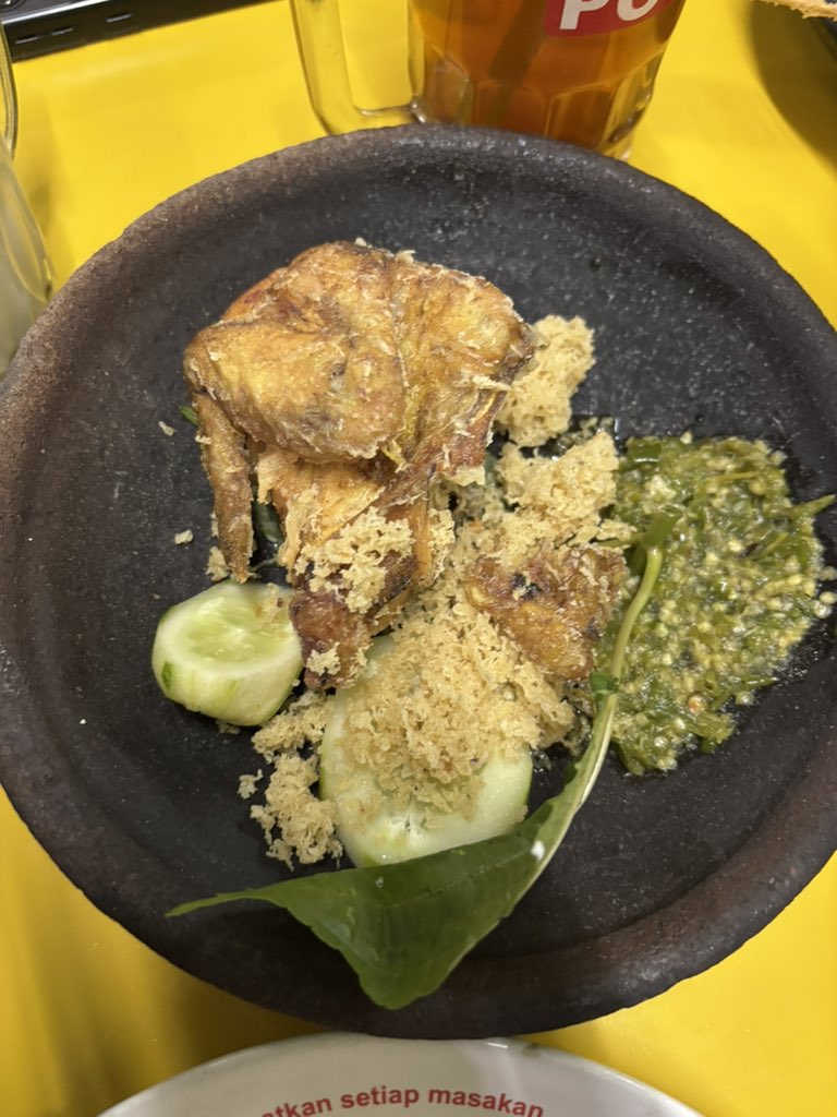 Adrian Gosling👽 tweet media