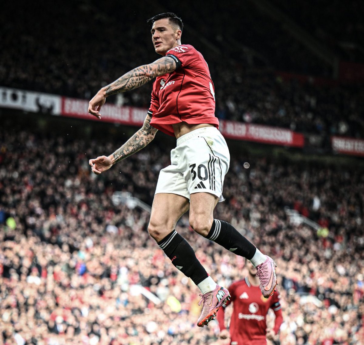 🚨 Manchester United staff expect to have Benjamin Šeško back training with the group at the beginning of December.

Slovenian striker expected to be sidelined for around 3 weeks, not a serious/long injury as reported 10 days ago.